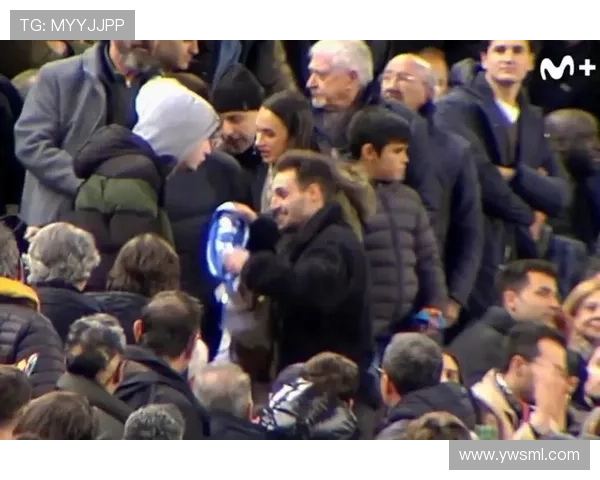 皇马因球迷行为被罚15000欧及禁看台